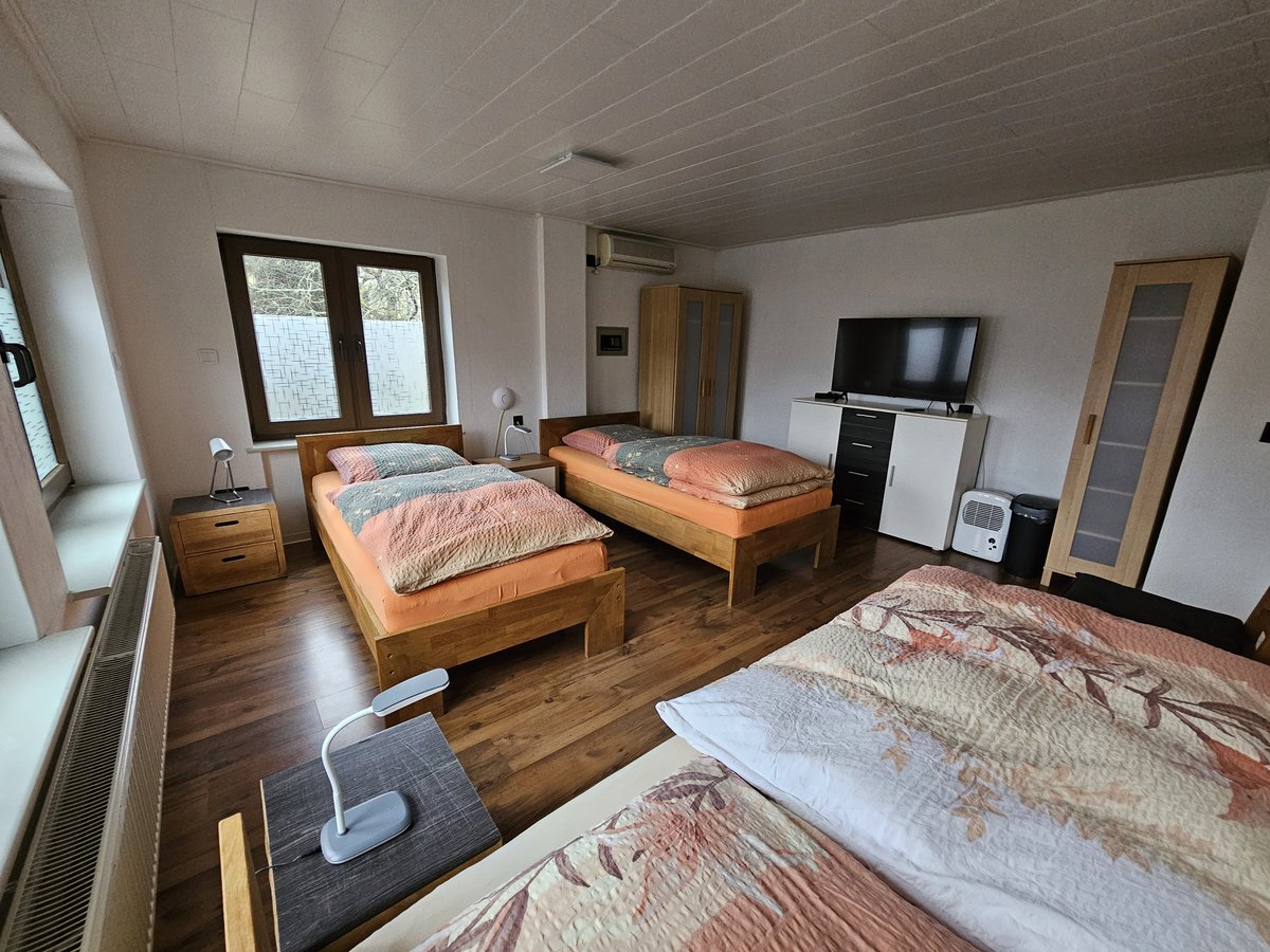 Wohnung 2 - Schlafzimmer vom Bett